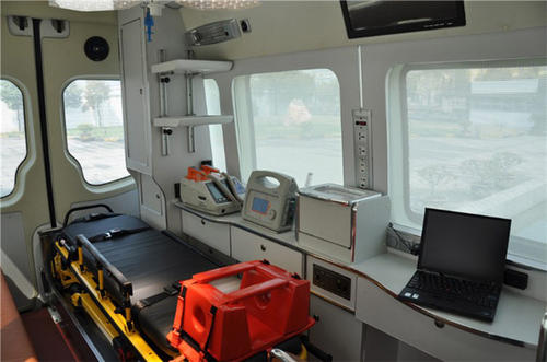 武宁县救护车内部
